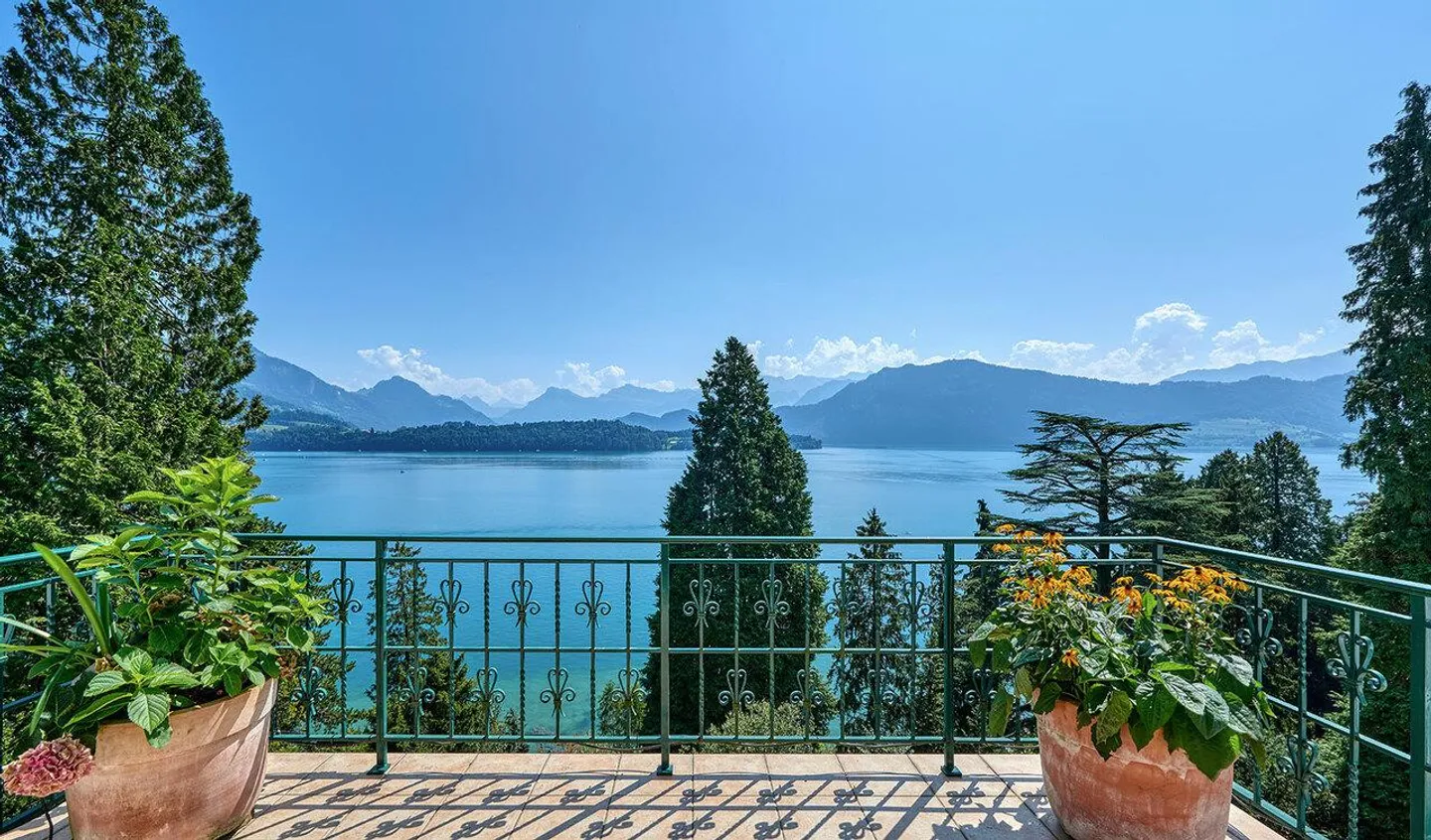 Vivere Lussuosamente con Vista sul Lago - Foto 1 di 2