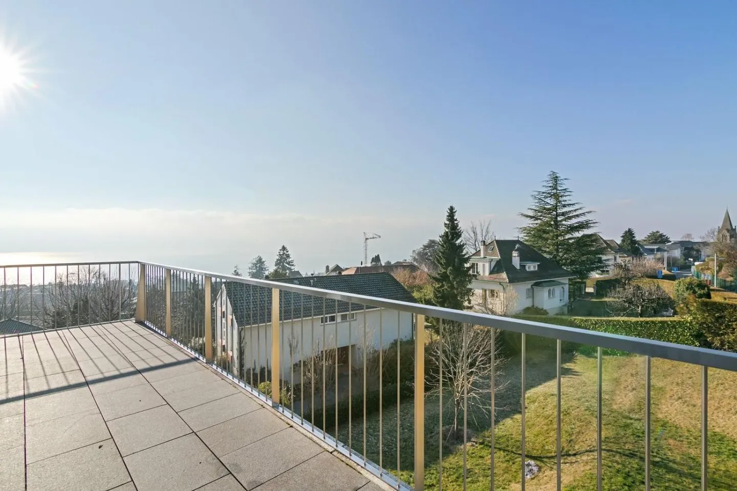 Penthouse moderne avec vue - Photo 4 sur 12