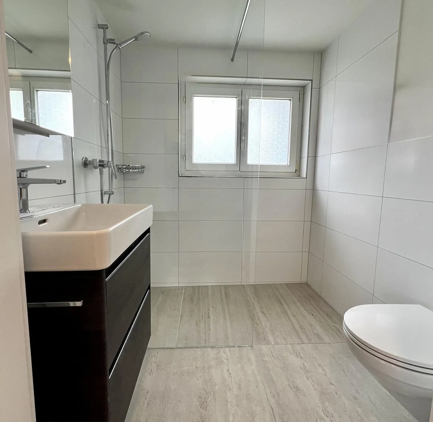 Completely renovated, bright and quiet 2.5 room apartment - Photo 3 of 7