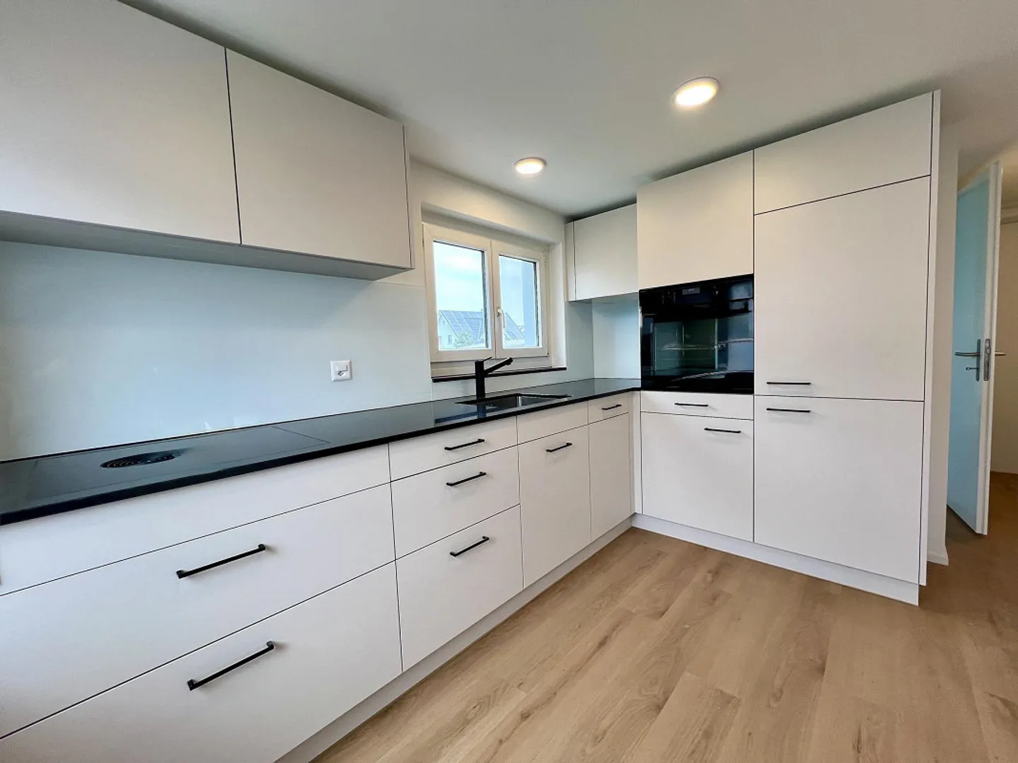 Completely renovated, bright and quiet 2.5 room apartment - Photo 4 of 7