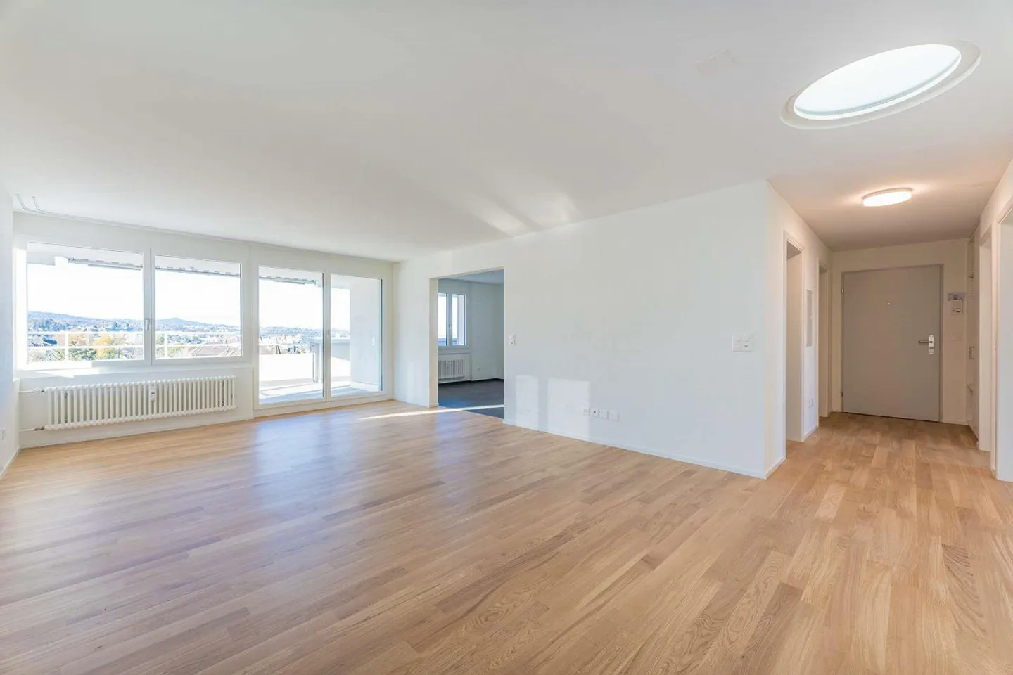 Dreamlike Penthouse Apartment with Lake View! - Photo 3 of 12