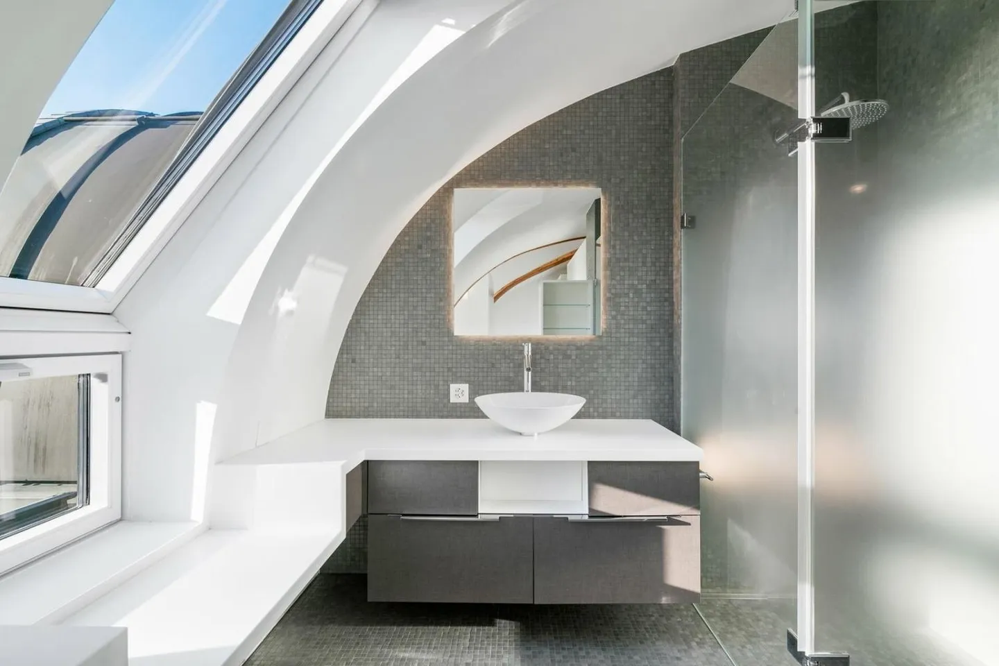 Penthouse moderne avec vue - Photo 7 sur 12
