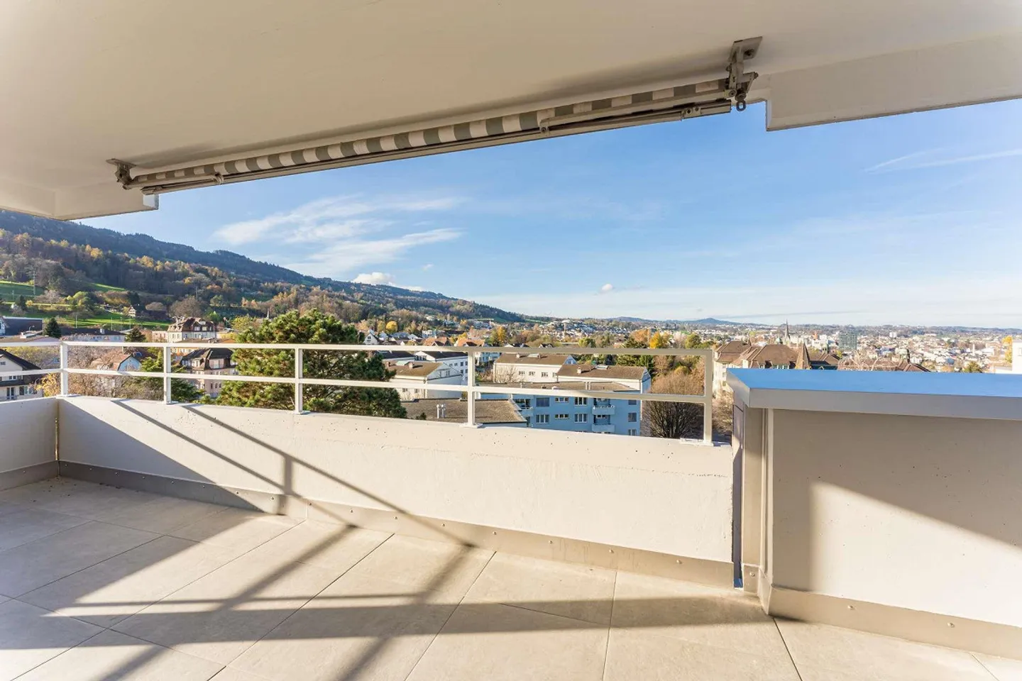 Dreamlike Penthouse Apartment with Lake View! - Photo 4 of 12