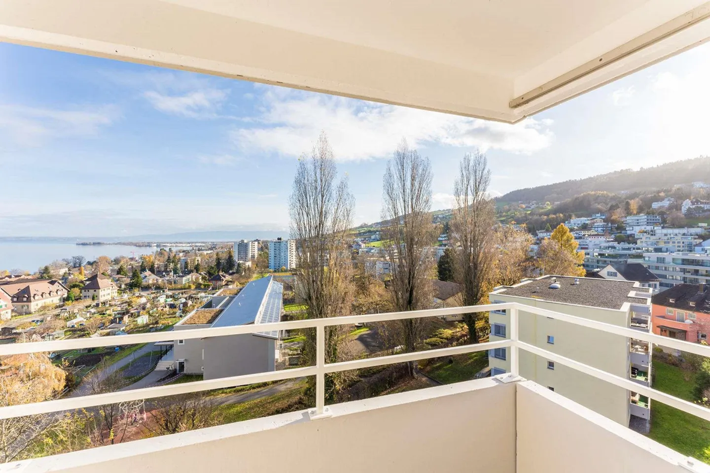 Dreamlike Penthouse Apartment with Lake View! - Photo 9 of 12