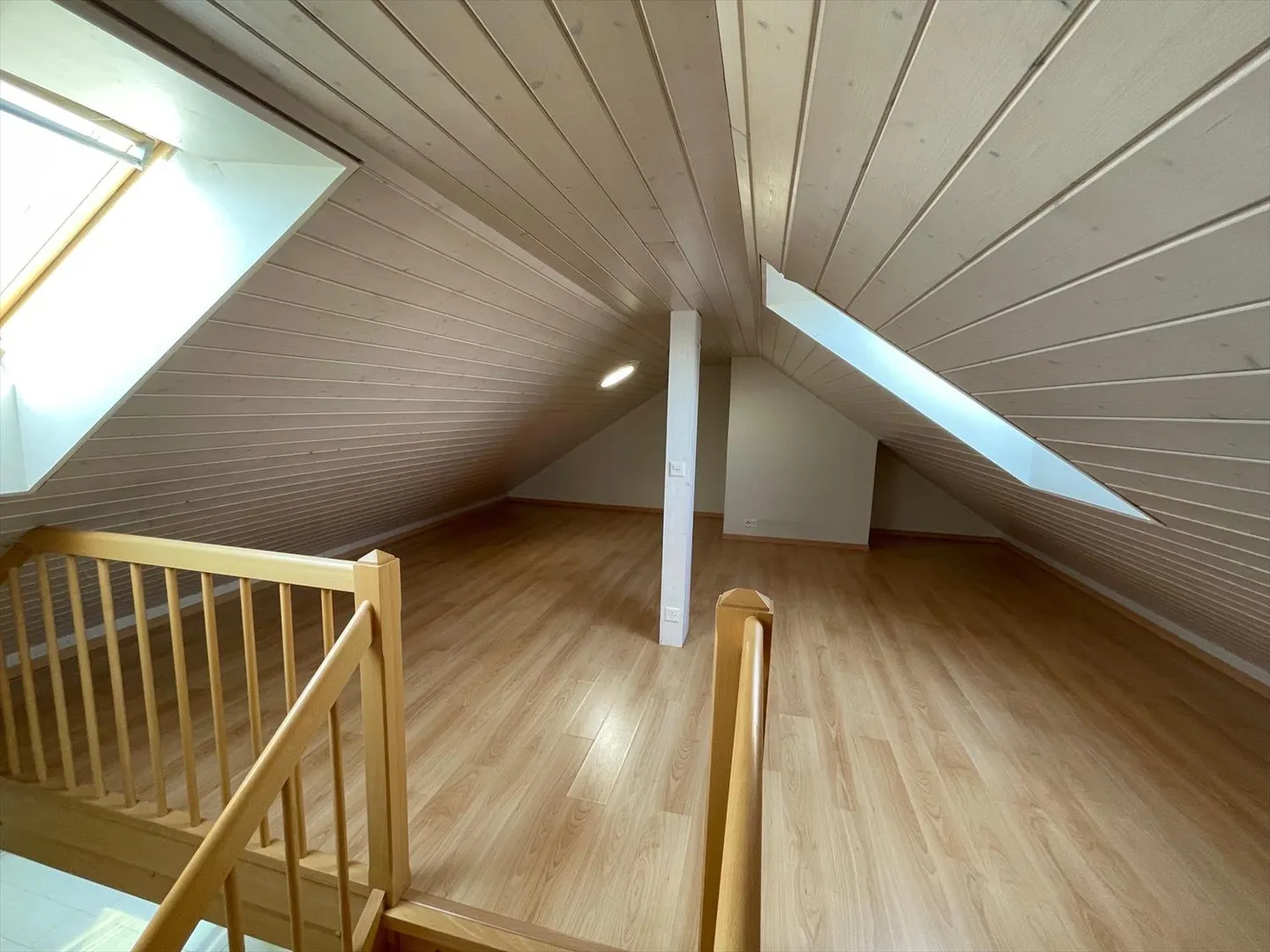 Magnifico appartamento in mansarda con 3,5 stanze e soppalco a Chavornay - Foto 4 di 7