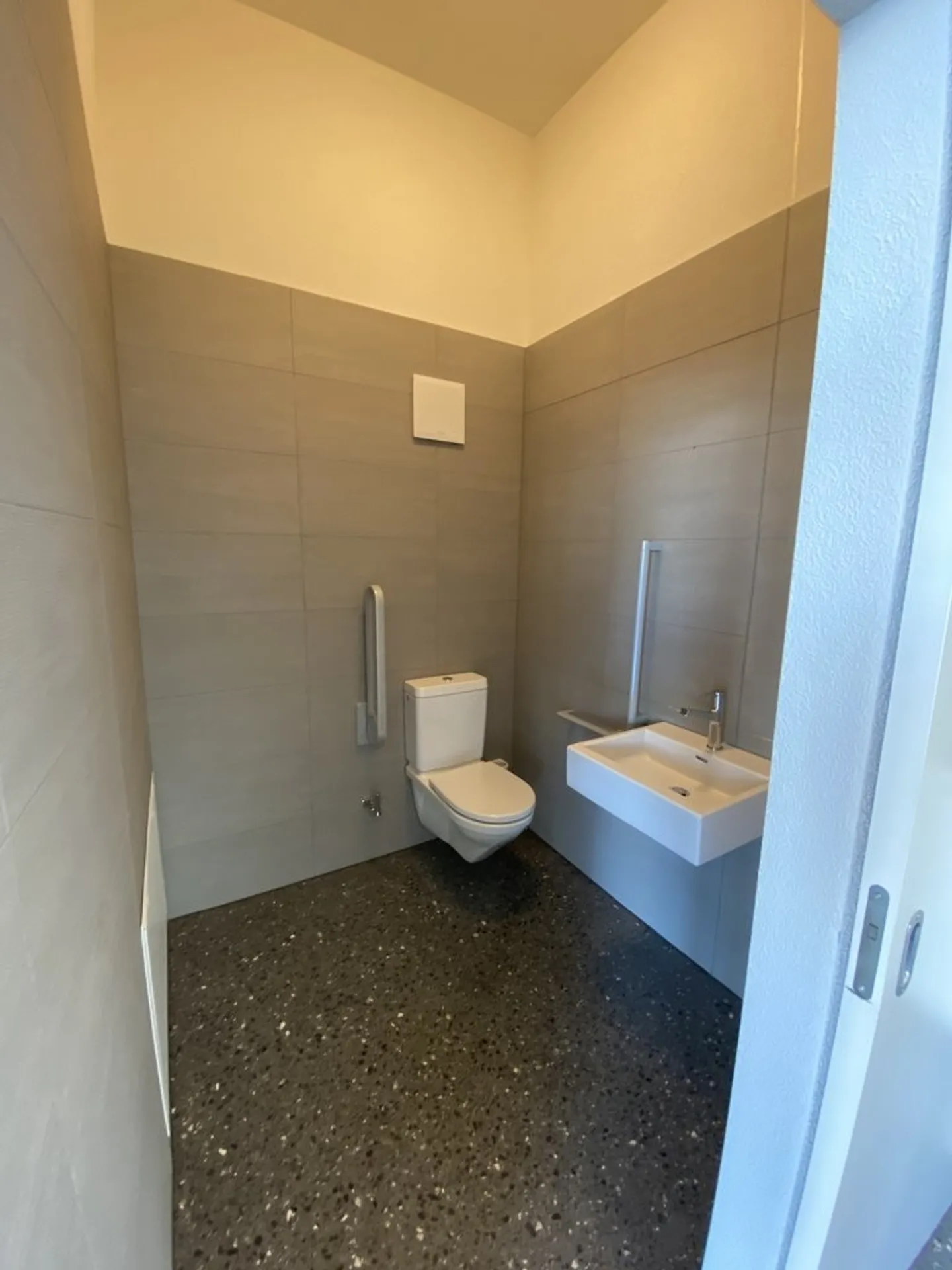 Gewerbefläche im EG an Top-Lage im Zentrum von Oerlikon - Foto 5 von 11