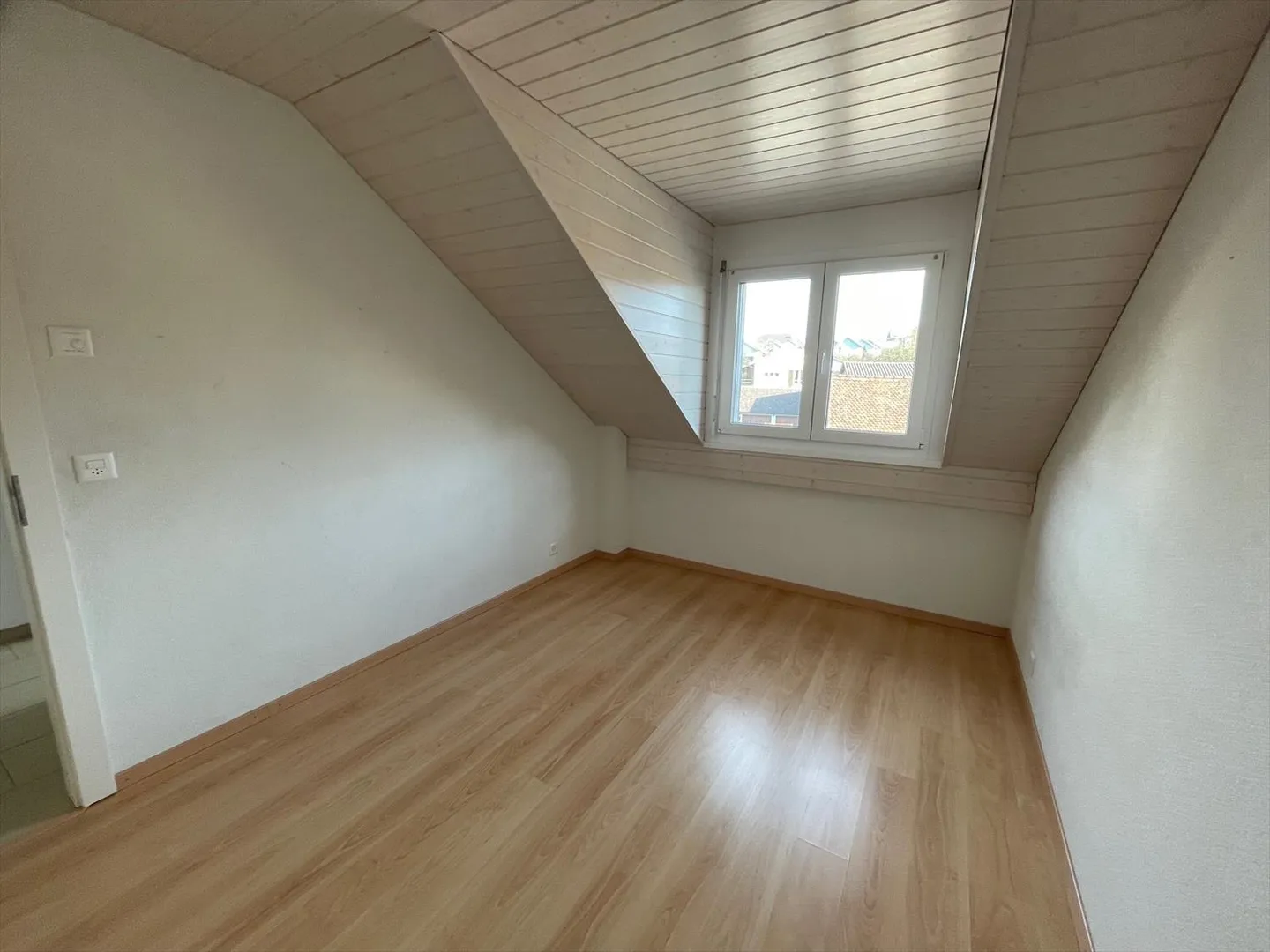 Magnifico appartamento in mansarda con 3,5 stanze e soppalco a Chavornay - Foto 6 di 7