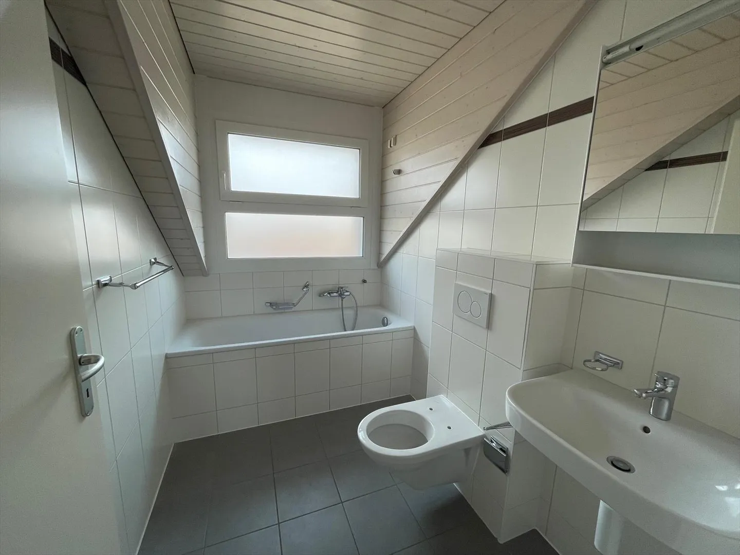 Magnifico appartamento in mansarda con 3,5 stanze e soppalco a Chavornay - Foto 5 di 7