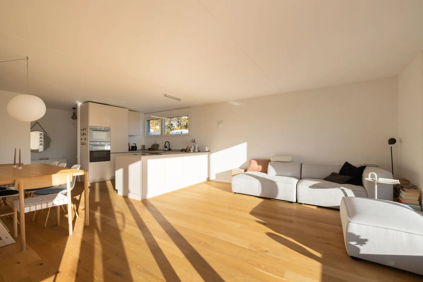 Aussergewöhnliche 4.5 Zimmer Terrassenwohnung an Toplage in Bolligen - Photo 4 of 13