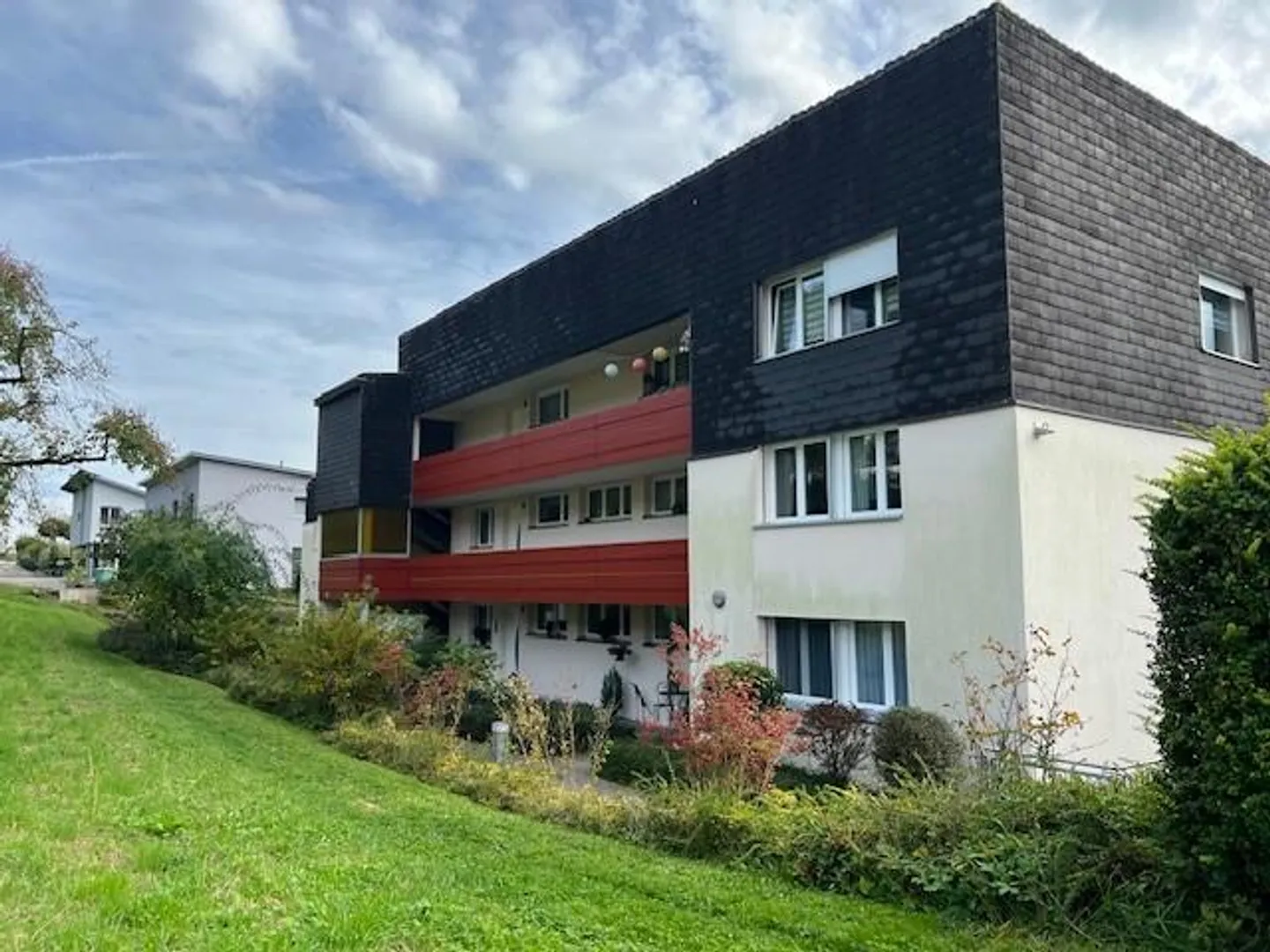 First occupancy after modernization: 4.5-room apartment with south balcony in Löhningen - Photo 1 of 26
