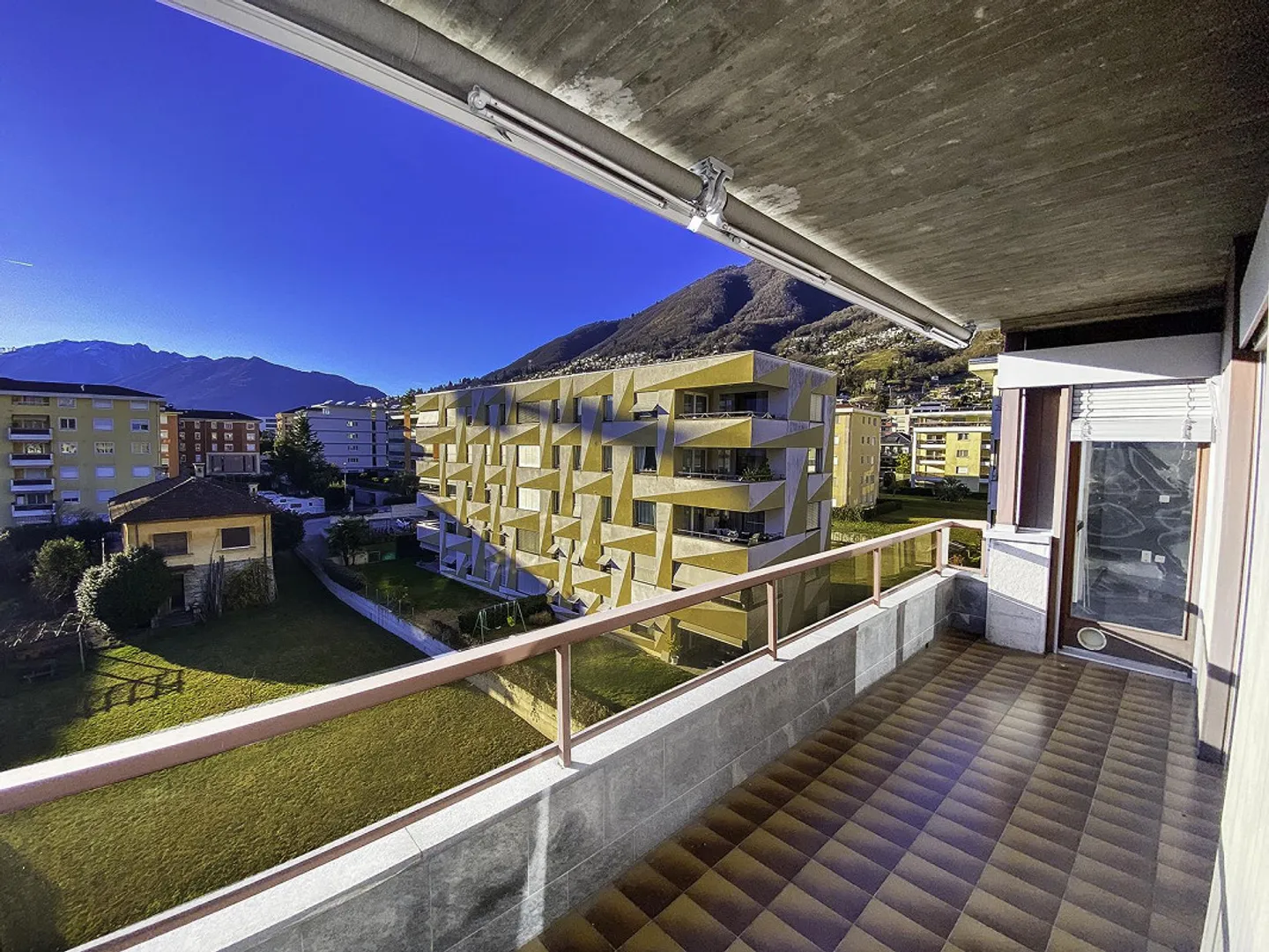 A due passi dal lago, grande 4.5 locali soleggiatissimo - Foto 8 di 21