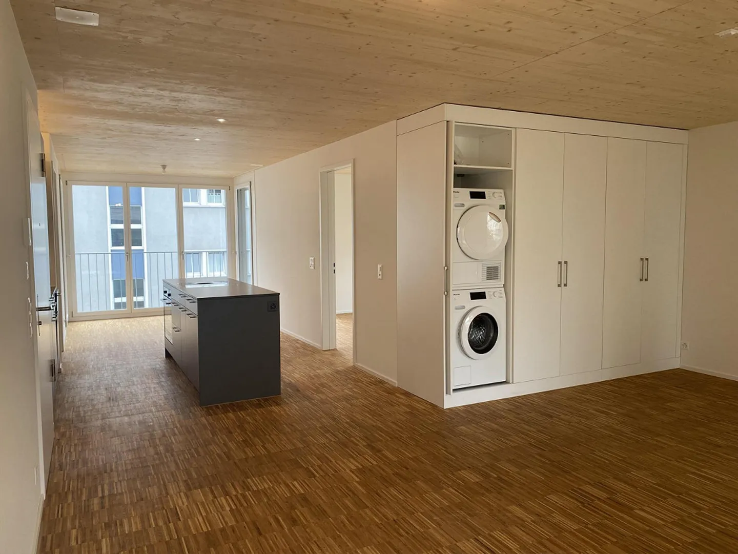 Appartement moderne avec grand balcon - Photo 2 sur 9