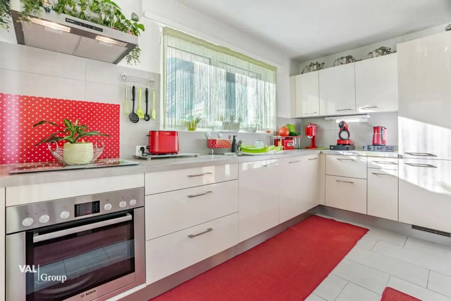 Appartement rénové dans une maison bifamiliale dans un emplacement central, ensoleillé et calme - Photo 3 sur 13