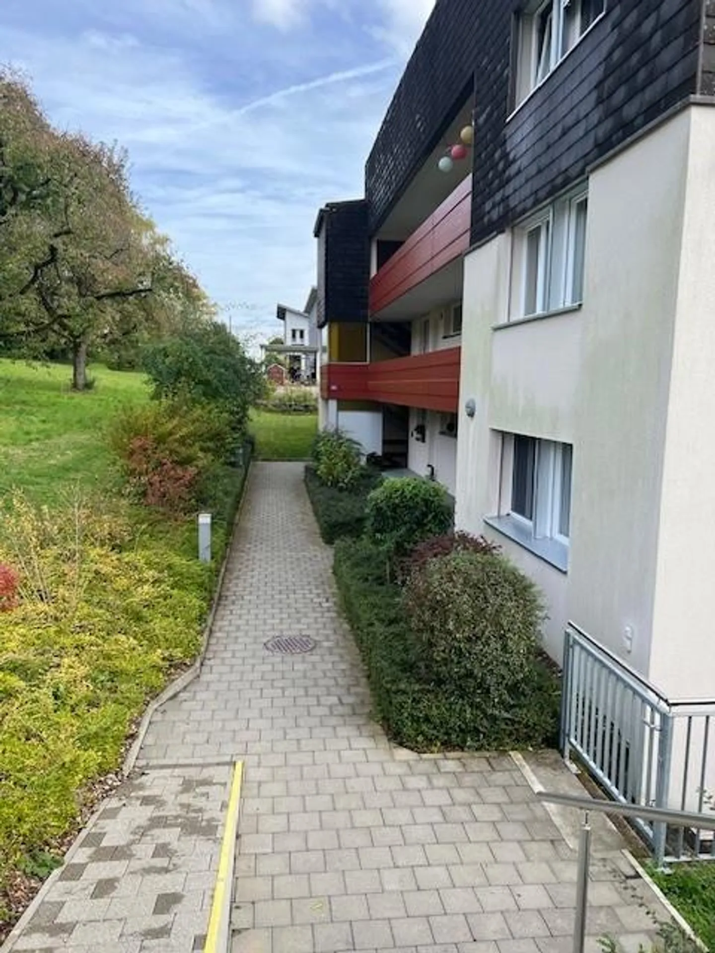 First occupancy after modernization: 4.5-room apartment with south balcony in Löhningen - Photo 2 of 26