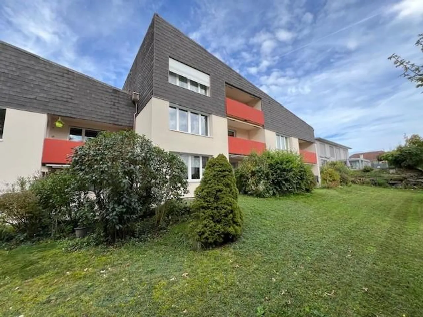 First occupancy after modernization: 4.5-room apartment with south balcony in Löhningen - Photo 3 of 26