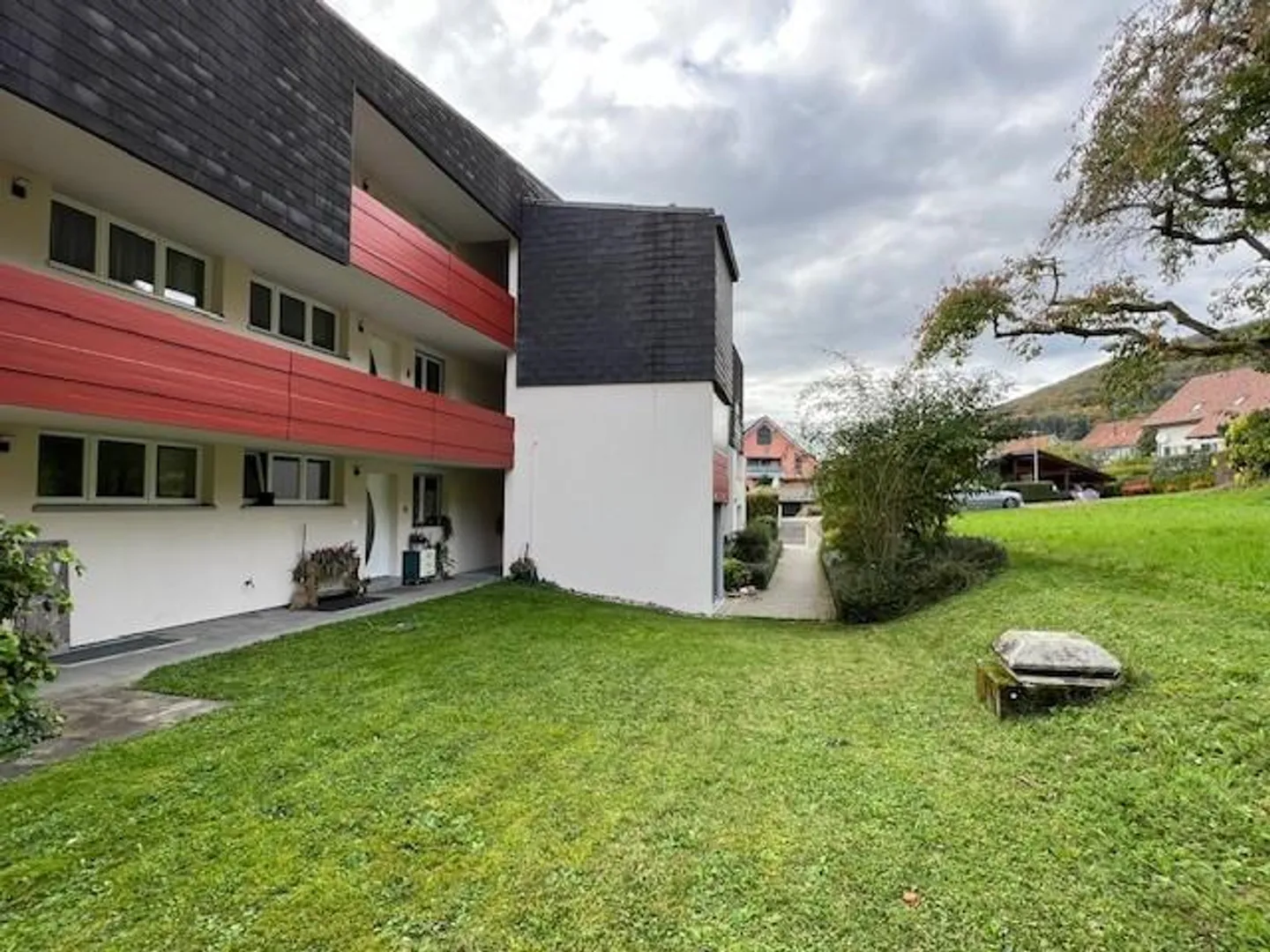 First occupancy after modernization: 4.5-room apartment with south balcony in Löhningen - Photo 5 of 26