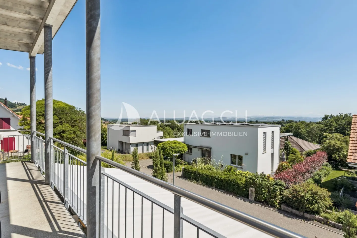 VILLA UNIFAMILIARE A NIEDERWIL CON VISTA - Foto 3 di 13