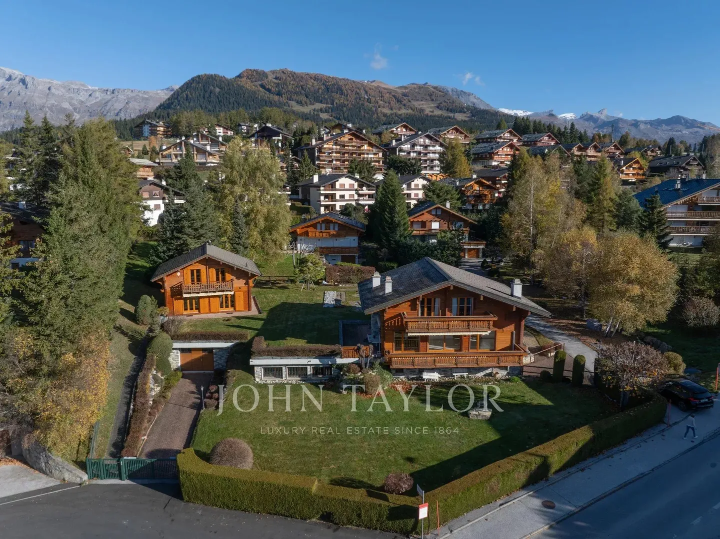 Rara opportunità: 2 chalet su una proprietà di 2789m2 - Foto 1 di 11