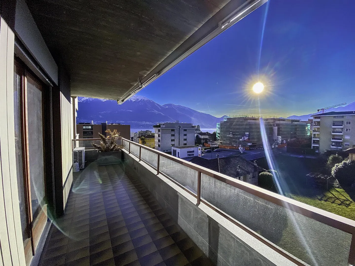 A due passi dal lago, grande 4.5 locali soleggiatissimo - Foto 17 di 21