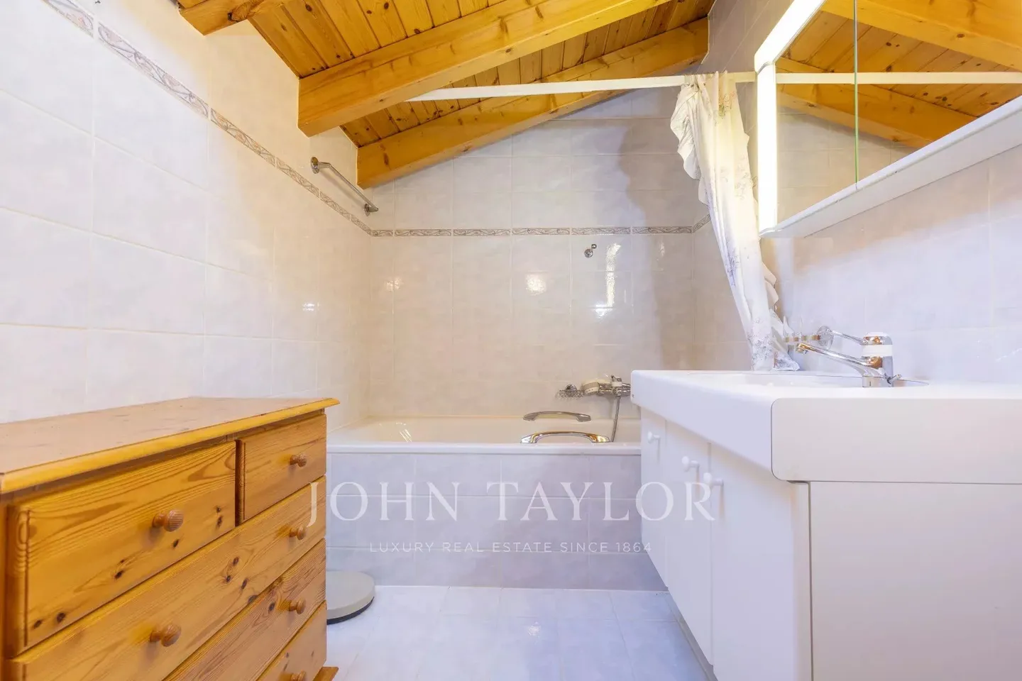 Rara opportunità: 2 chalet su una proprietà di 2789m2 - Foto 5 di 11