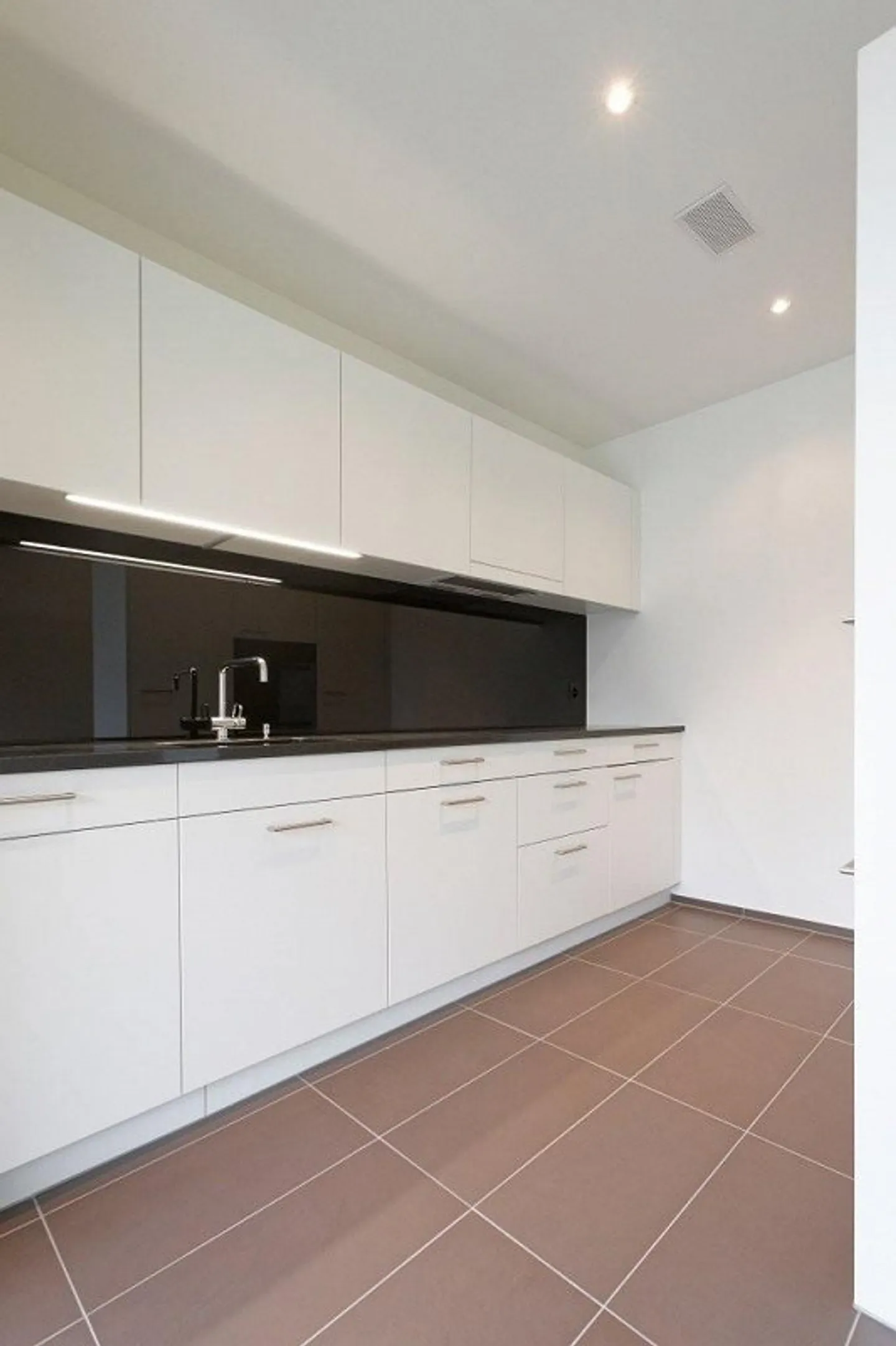 Modernes Zuhause mit grossem Balkon - Foto 2 von 8