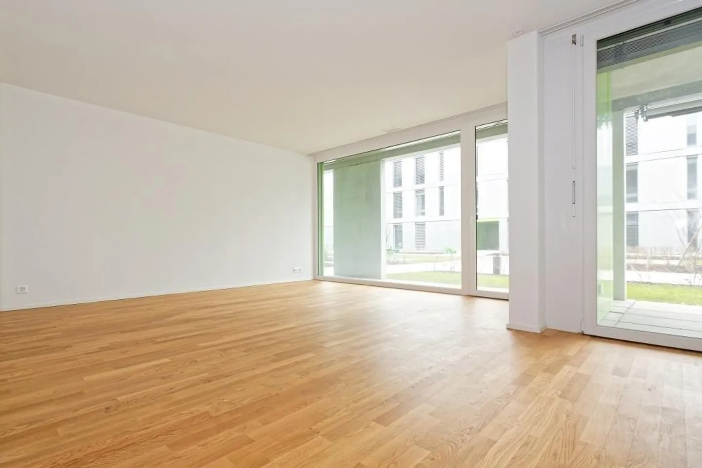Modernes Zuhause mit grossem Balkon - Foto 4 von 8