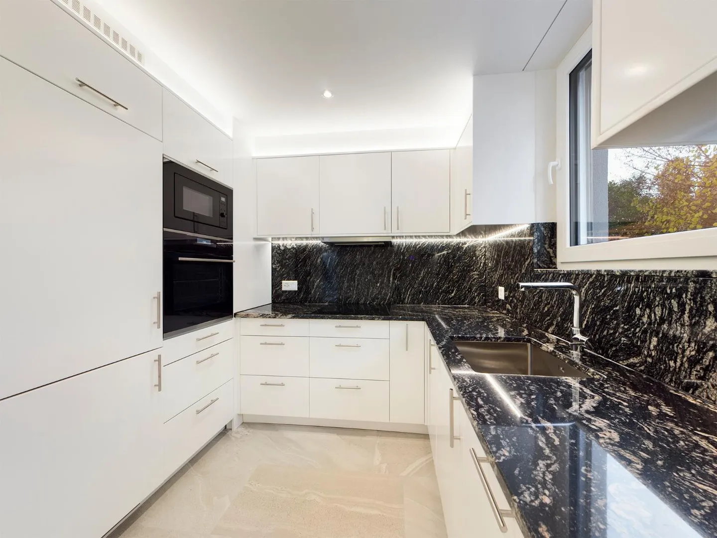 Moderno appartamento di 4,5 stanze a Ottenbach con funzione smart home - Foto 2 di 9
