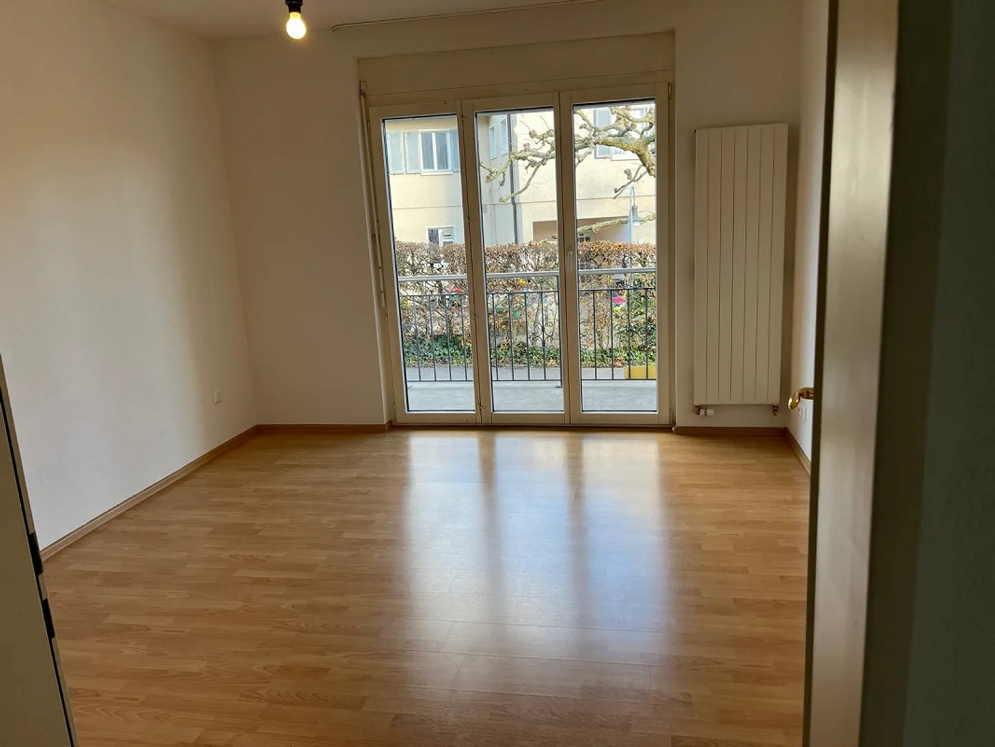 Appartement au rez-de-chaussée 3 1/2 pièces - Photo 3 sur 7