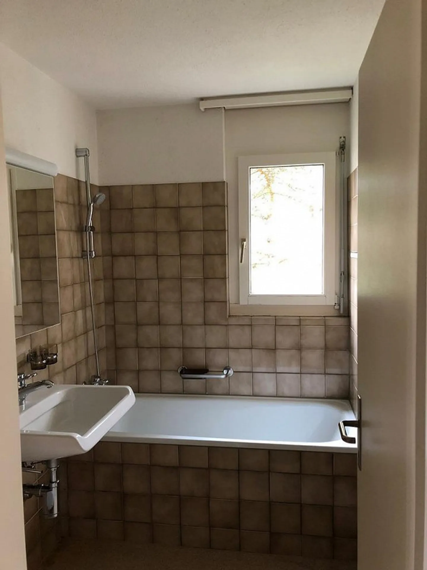 Appartamento affascinante di 4,5 stanze in un insediamento adatto ai bambini - Foto 3 di 9