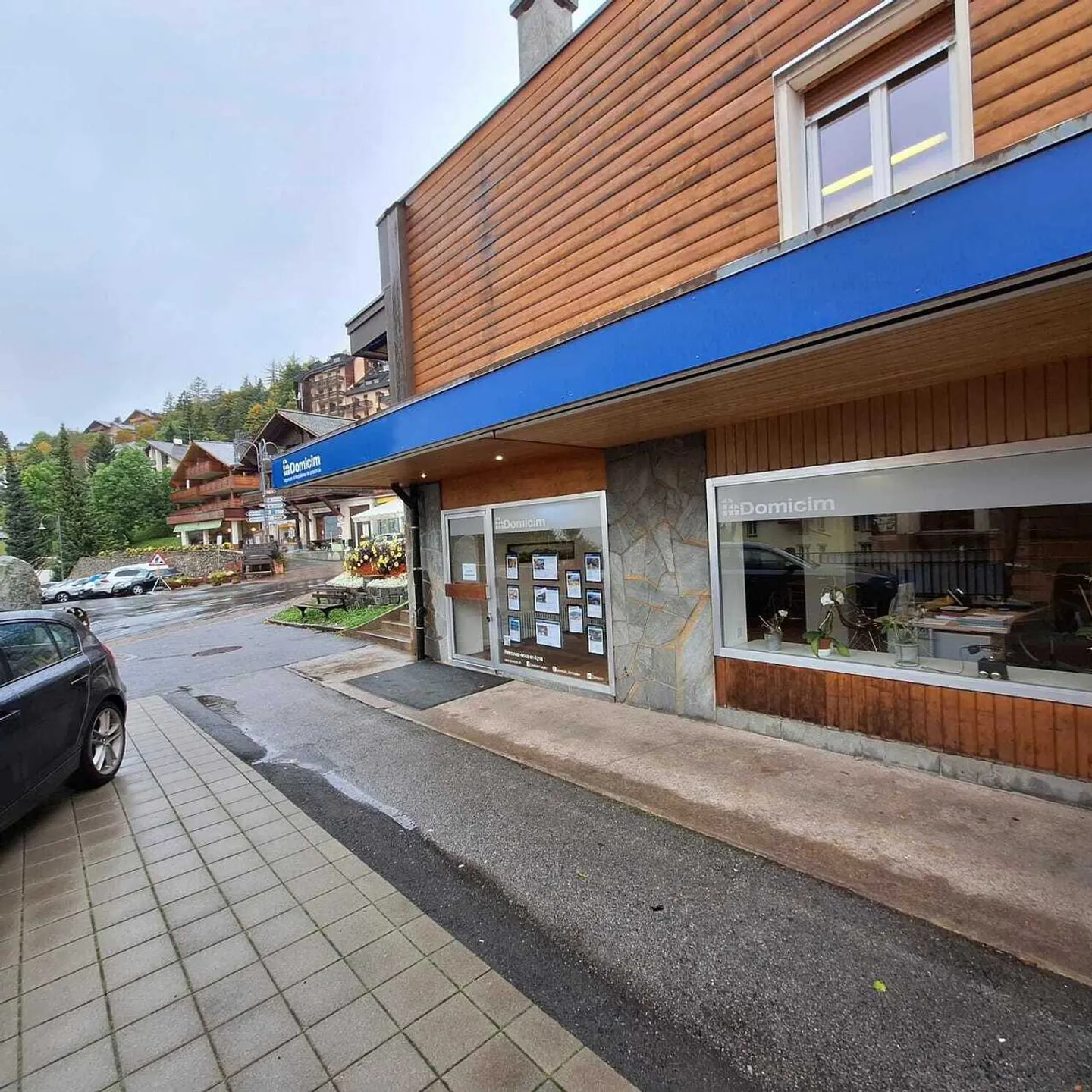 Local commercial rénové au centre du village ! - Photo 1 sur 3