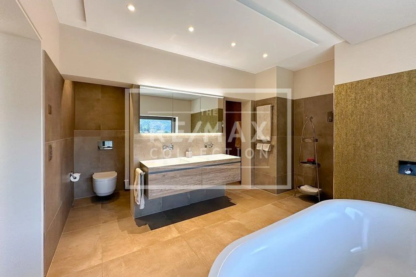 Exclusive 6-Room Penthouse Apartment - Photo 5 of 13