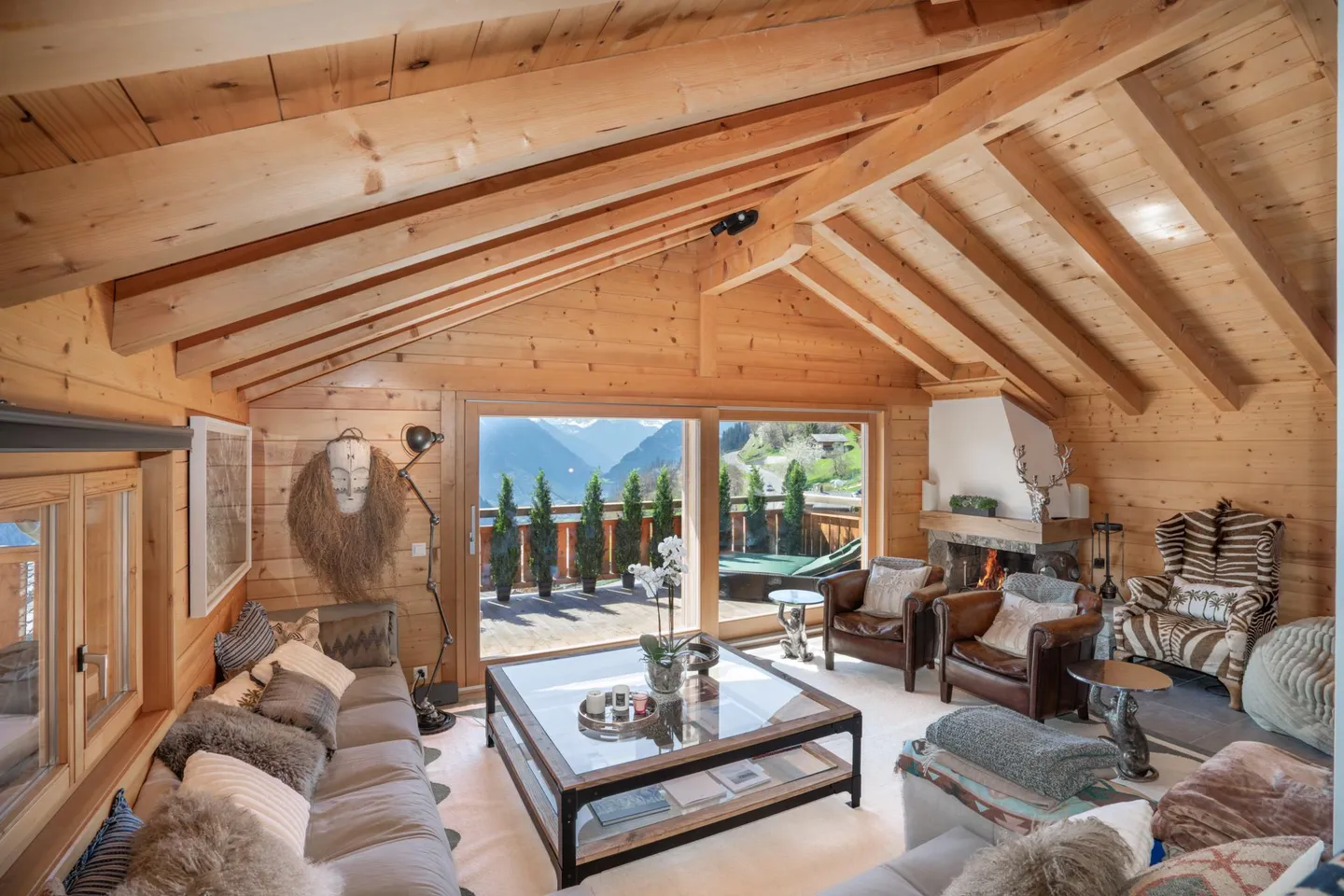 Un chalet con 5 camere situato nel pittoresco villaggio di Médières. - Foto 2 di 10