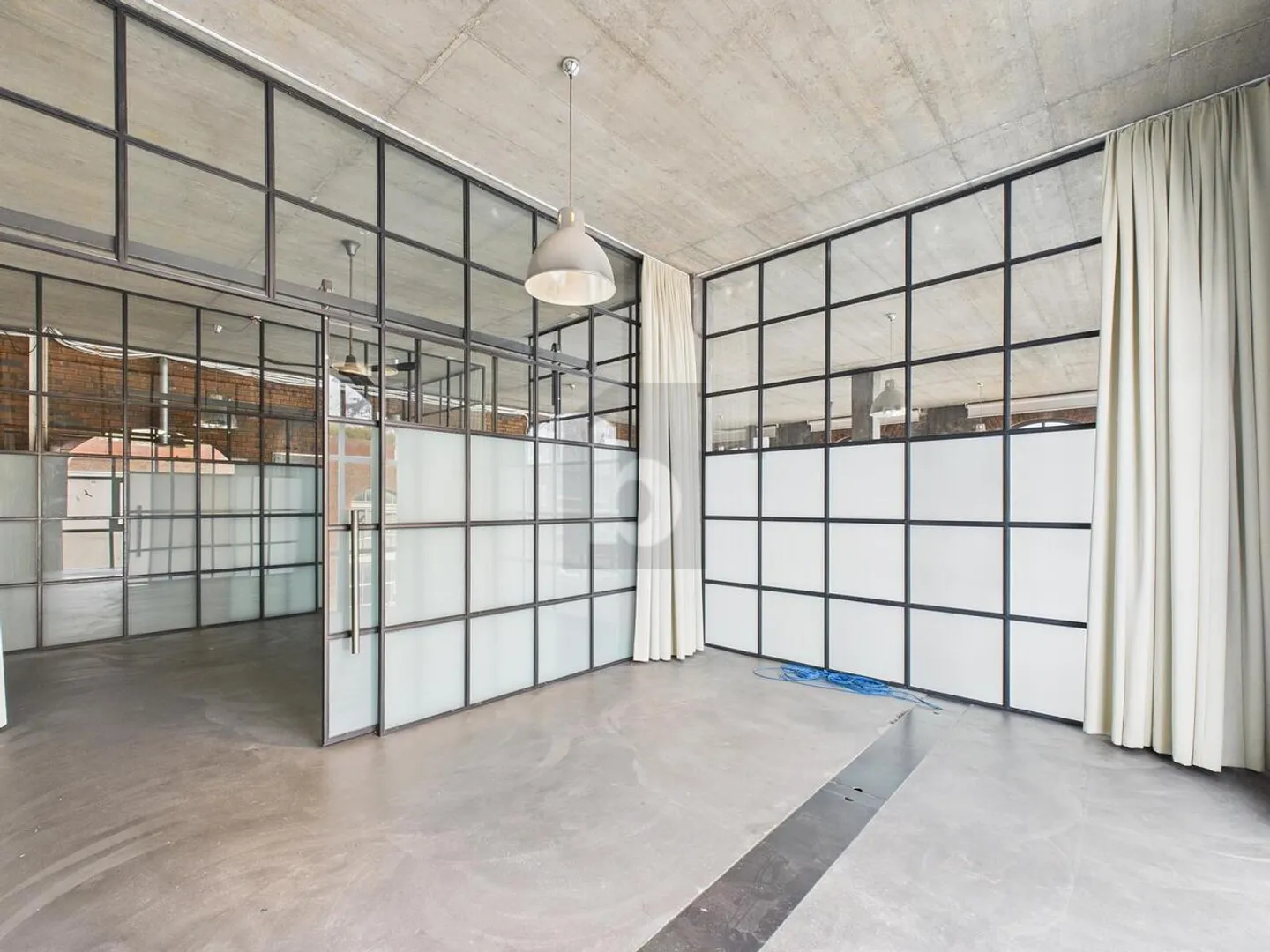 ESPACE DE BUREAU ATTRACTIF AVEC CARACTÈRE LOFT - Photo 3 sur 6