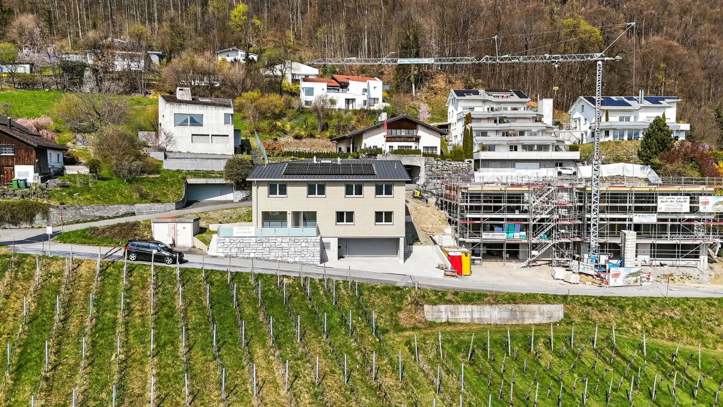 Casa familiare moderna con suite - Foto 1 di 36