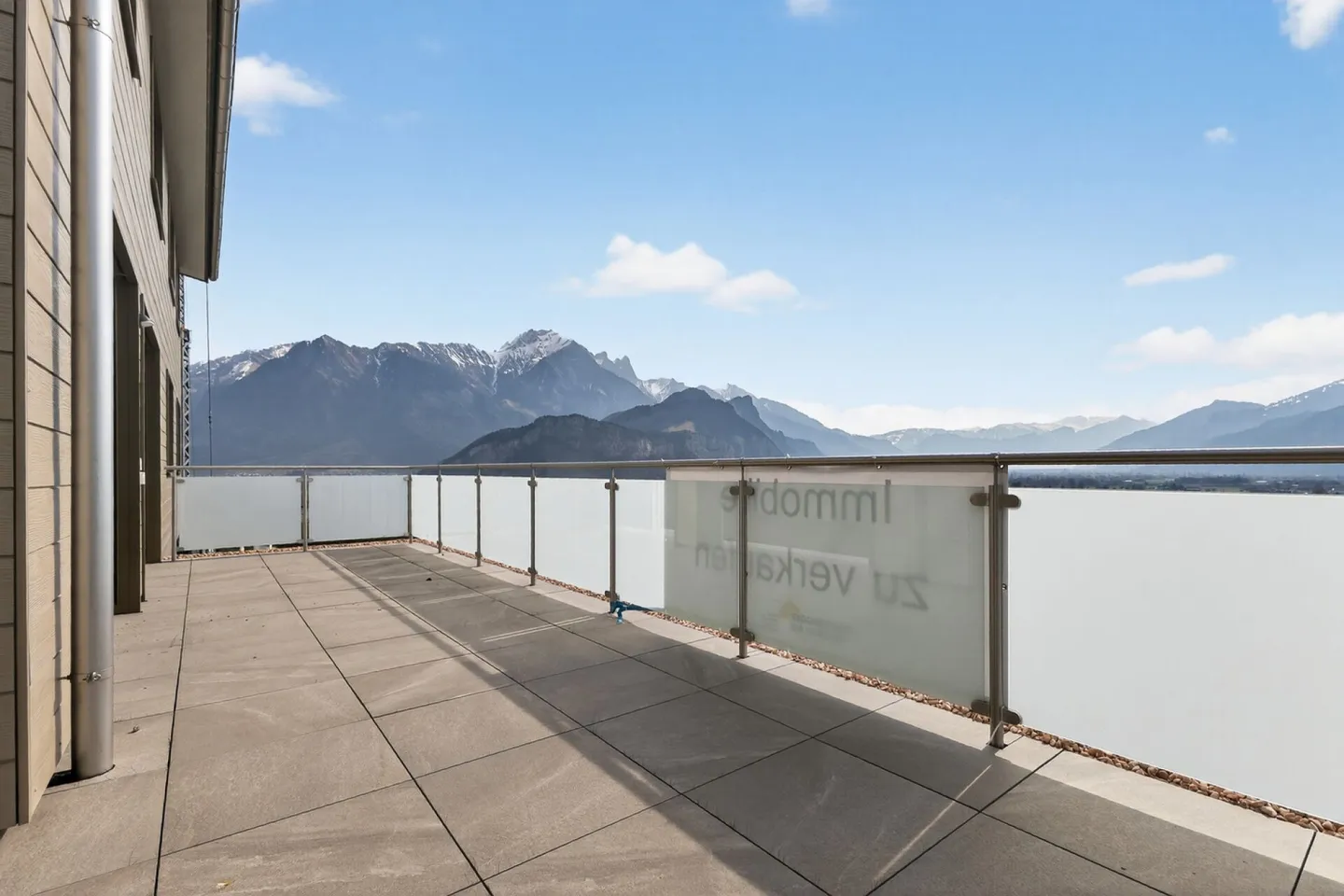 Casa familiare moderna con suite - Foto 10 di 36