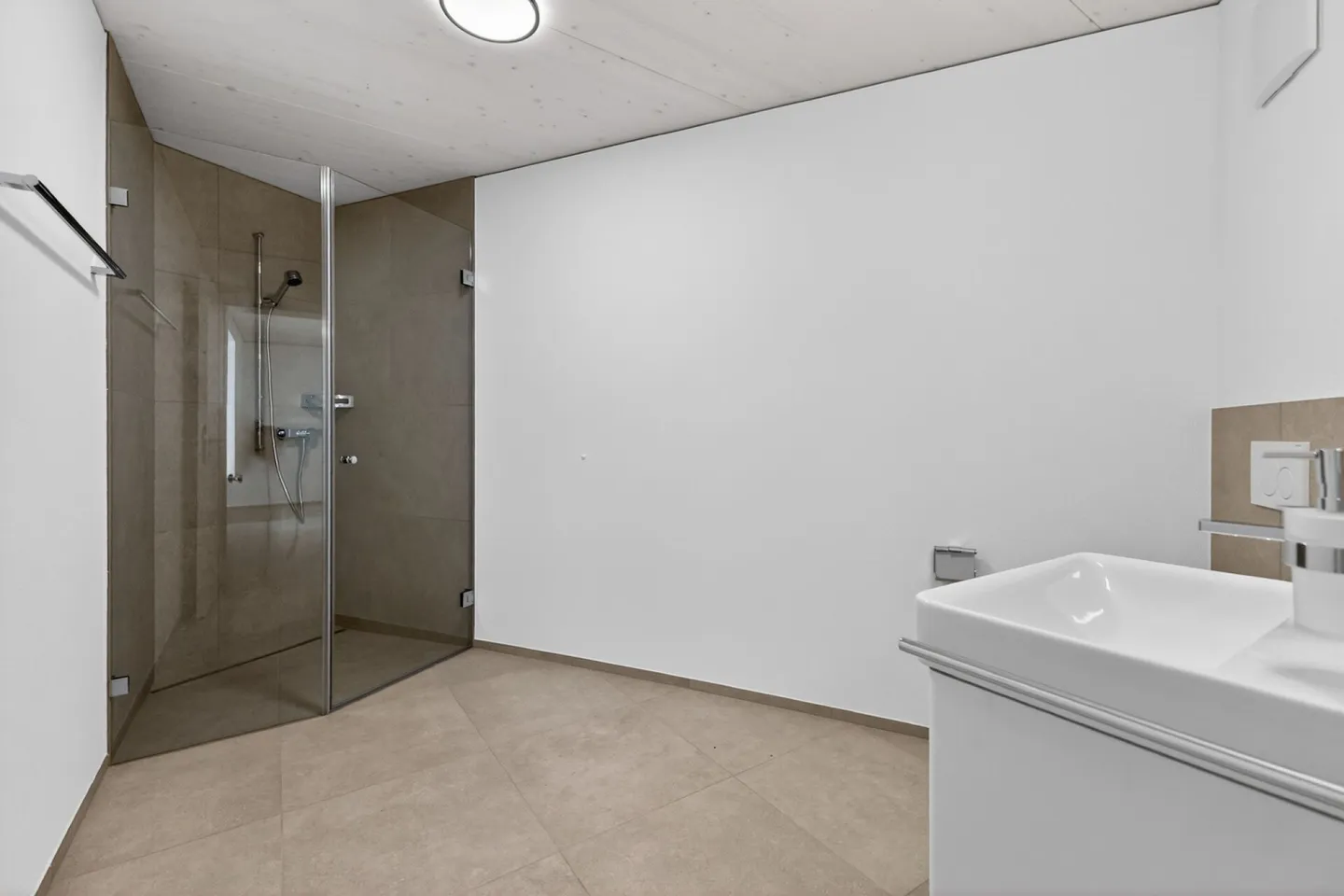 Casa familiare moderna con suite - Foto 13 di 36