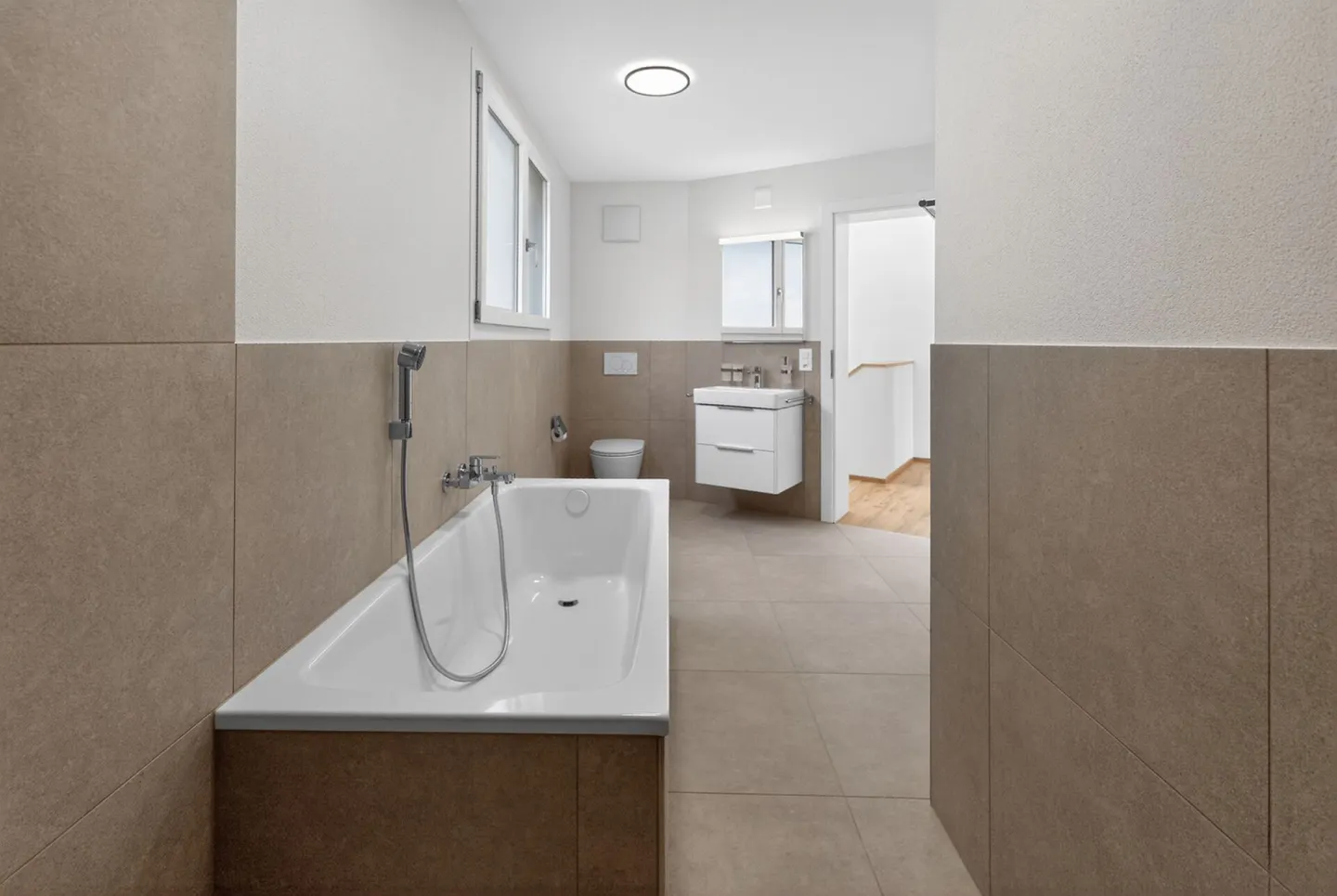 Casa familiare moderna con suite - Foto 19 di 36