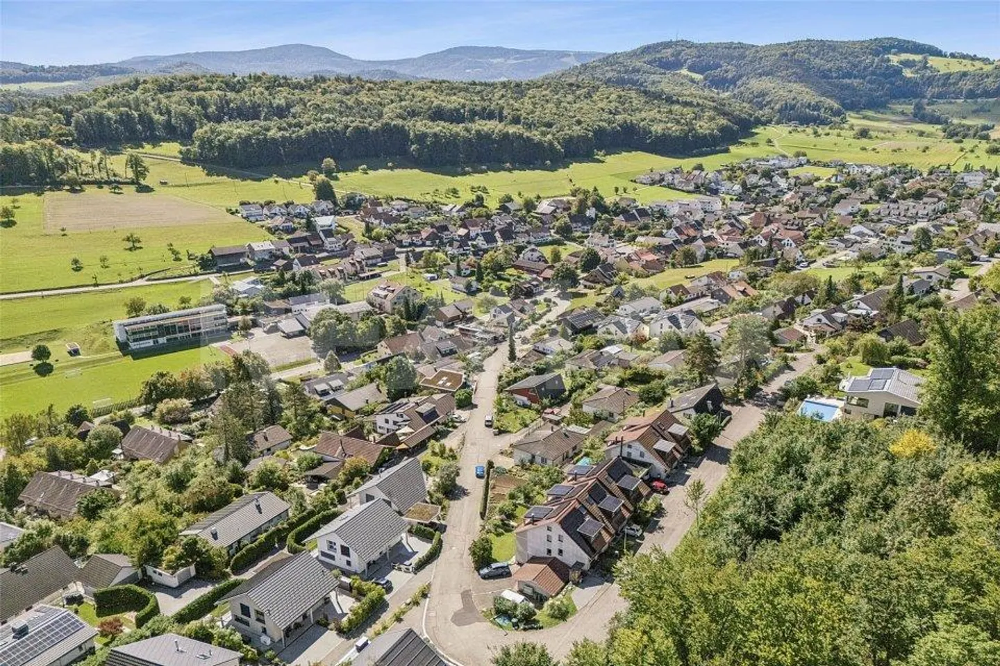 Sonniges Einfamilienhaus mit Pool - Foto 3 von 13