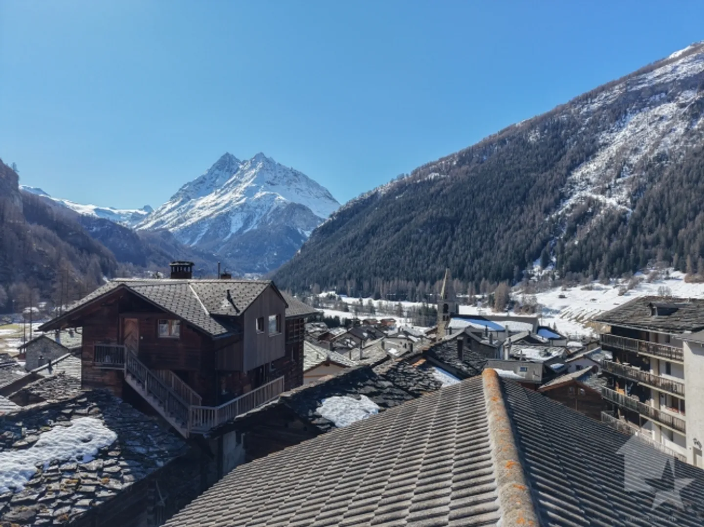 «Grange à rénover au centre du vieux village d'Evolène» - Photo 1 sur 10