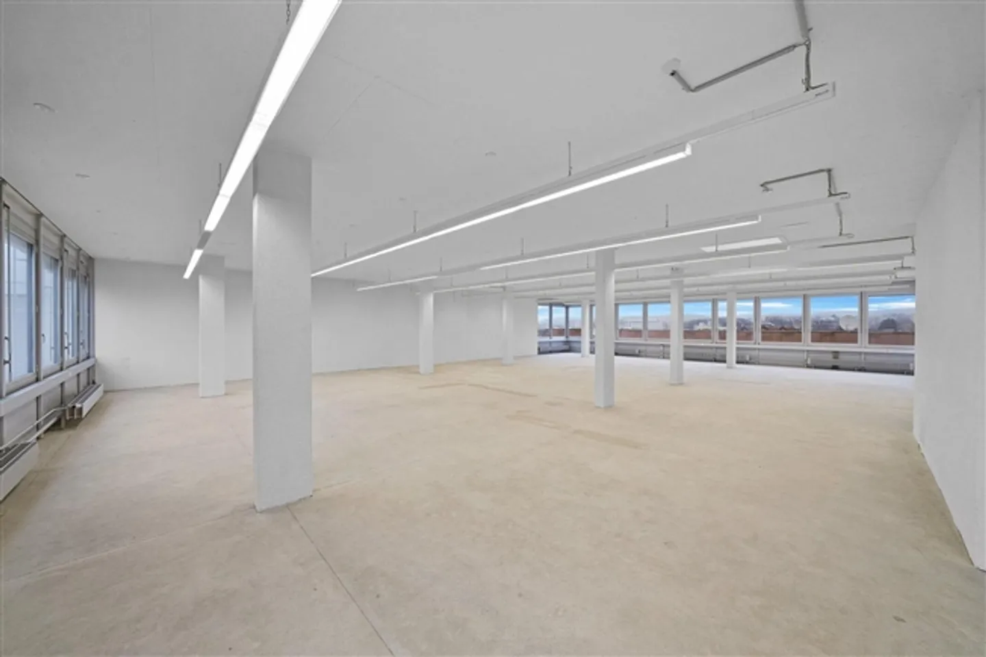 Espace commercial pratique avec une charge de sol de 1 000 kg/m² - vue incluse - Photo 4 sur 13