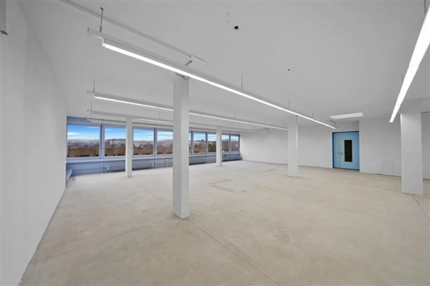 Espace commercial pratique avec une charge de sol de 1 000 kg/m² - vue incluse - Photo 5 sur 13