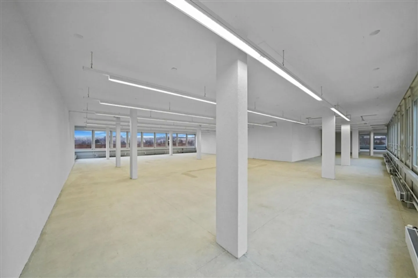 Espace commercial pratique avec une charge de sol de 1 000 kg/m² - vue incluse - Photo 8 sur 13