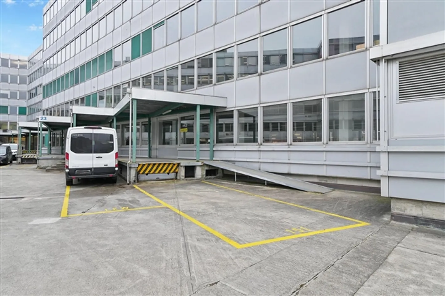 Espace commercial pratique avec une charge de sol de 1 000 kg/m² - vue incluse - Photo 9 sur 13