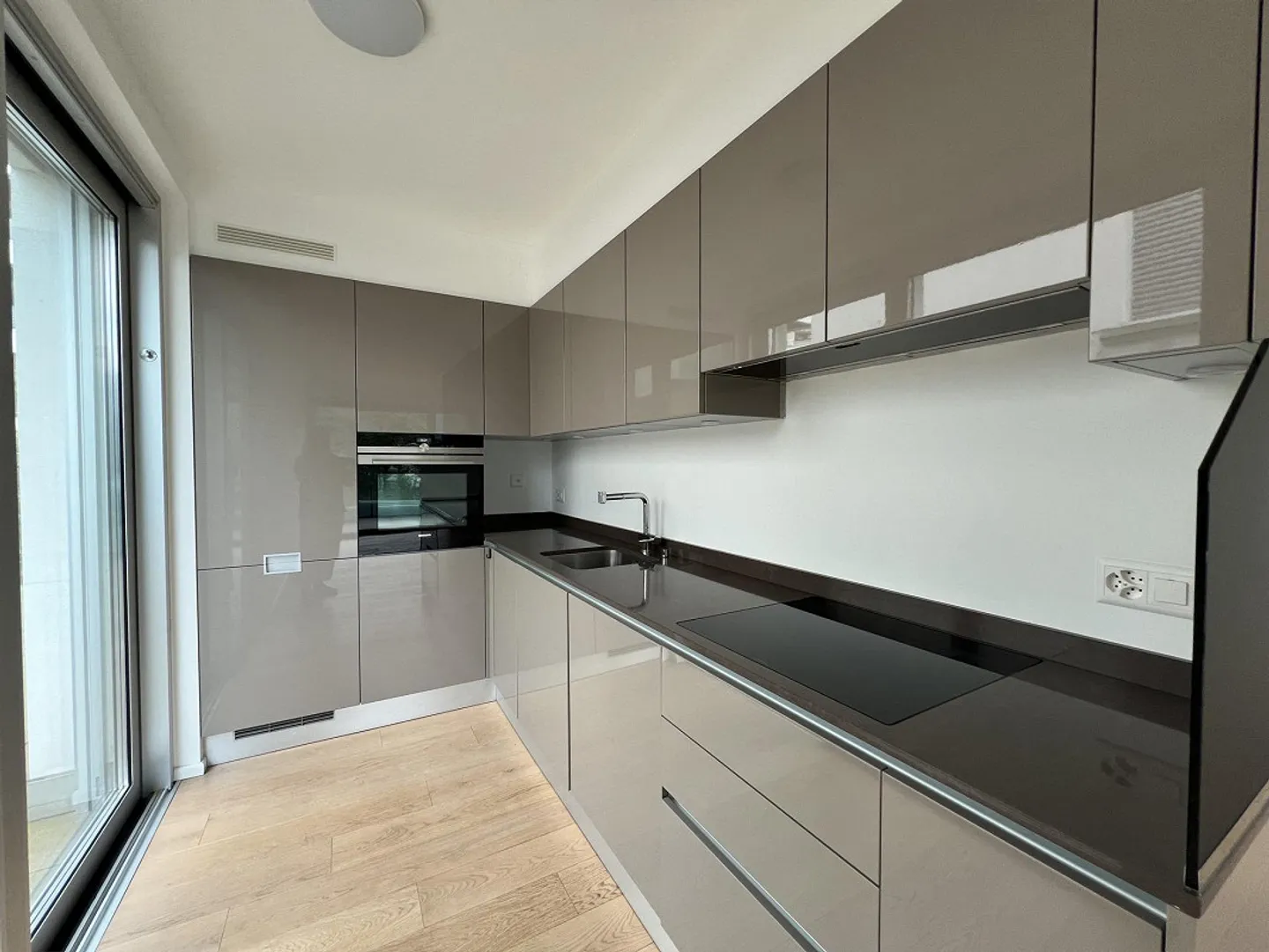 Sunny 4.5 Room Apartment with Lake View - also Rent-to-Buy - Photo 6 of 13
