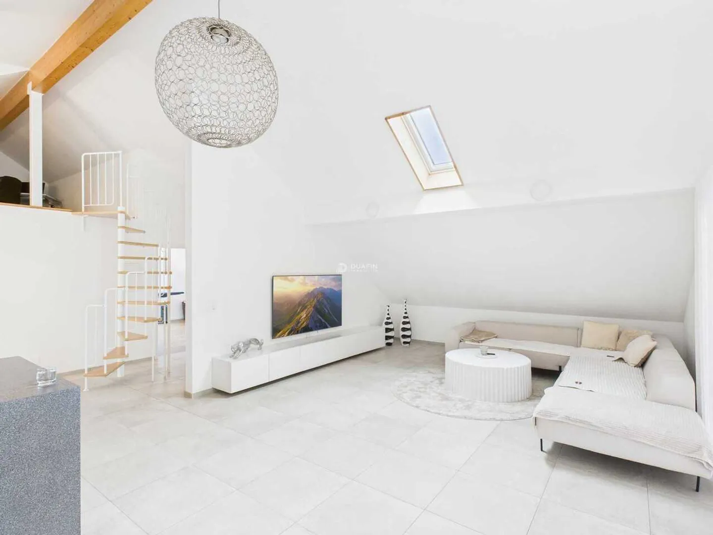 Maison de 3 familles, rénovée en 2021, avec 2 garages à Trimbach - Photo 2 sur 13