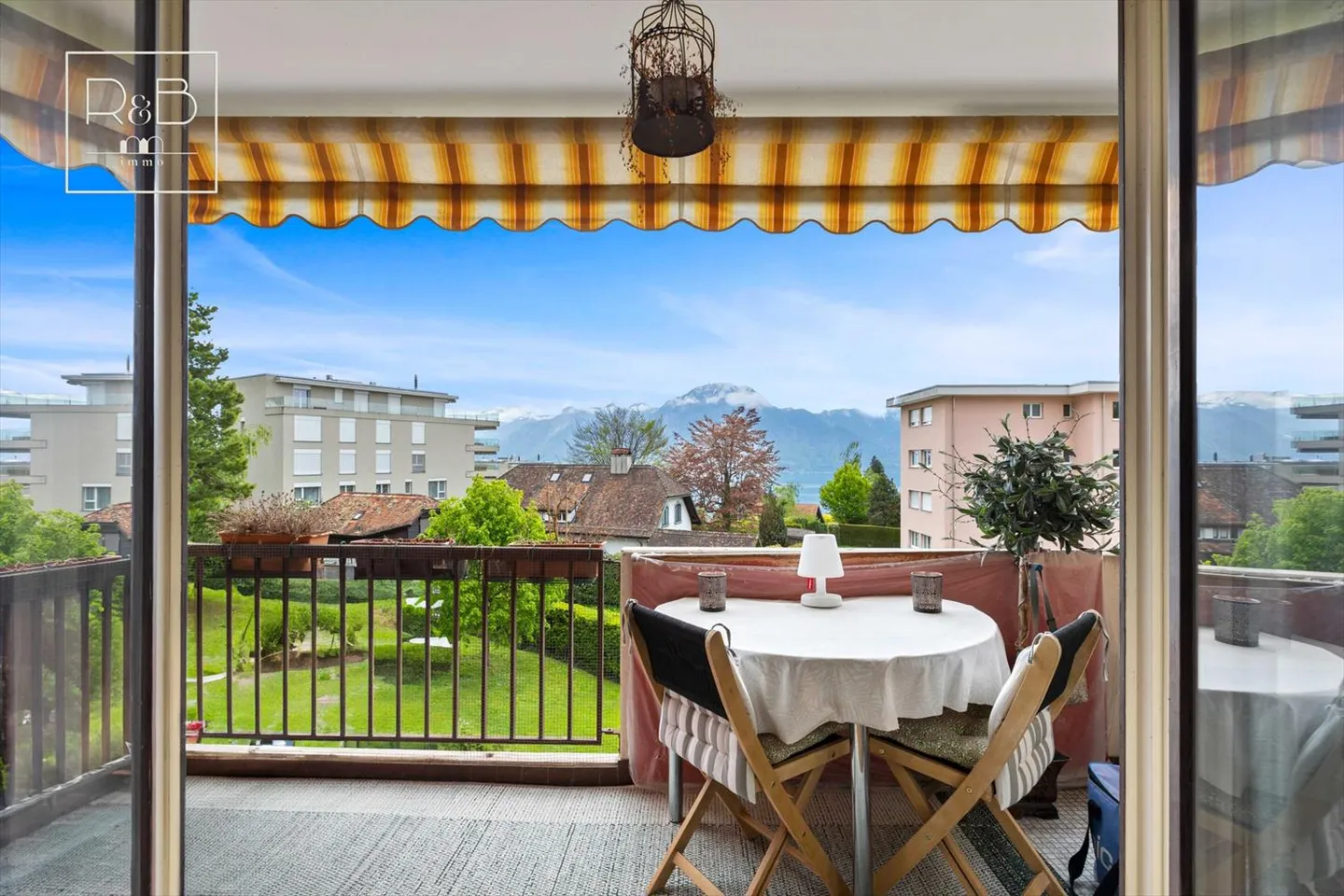 Appartamento di 3,5 locali con bella vista sul lago e sulle montagne - Foto 3 di 9