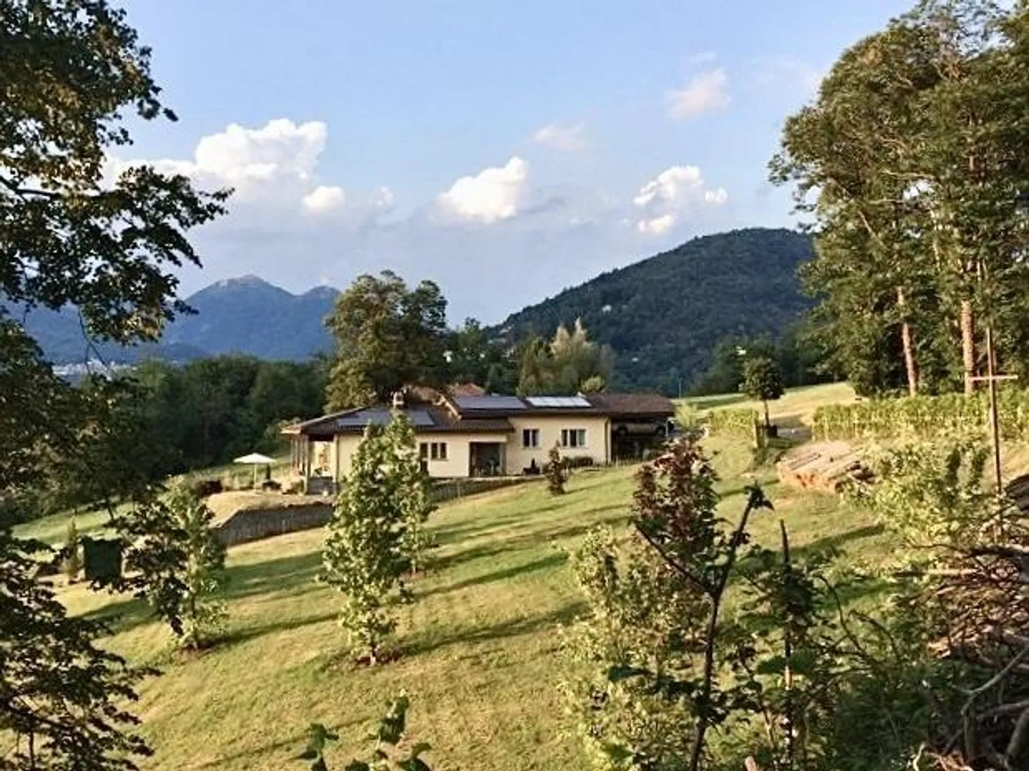 Country house with 2 apartments in a secluded location with plenty of land - Photo 1 of 55