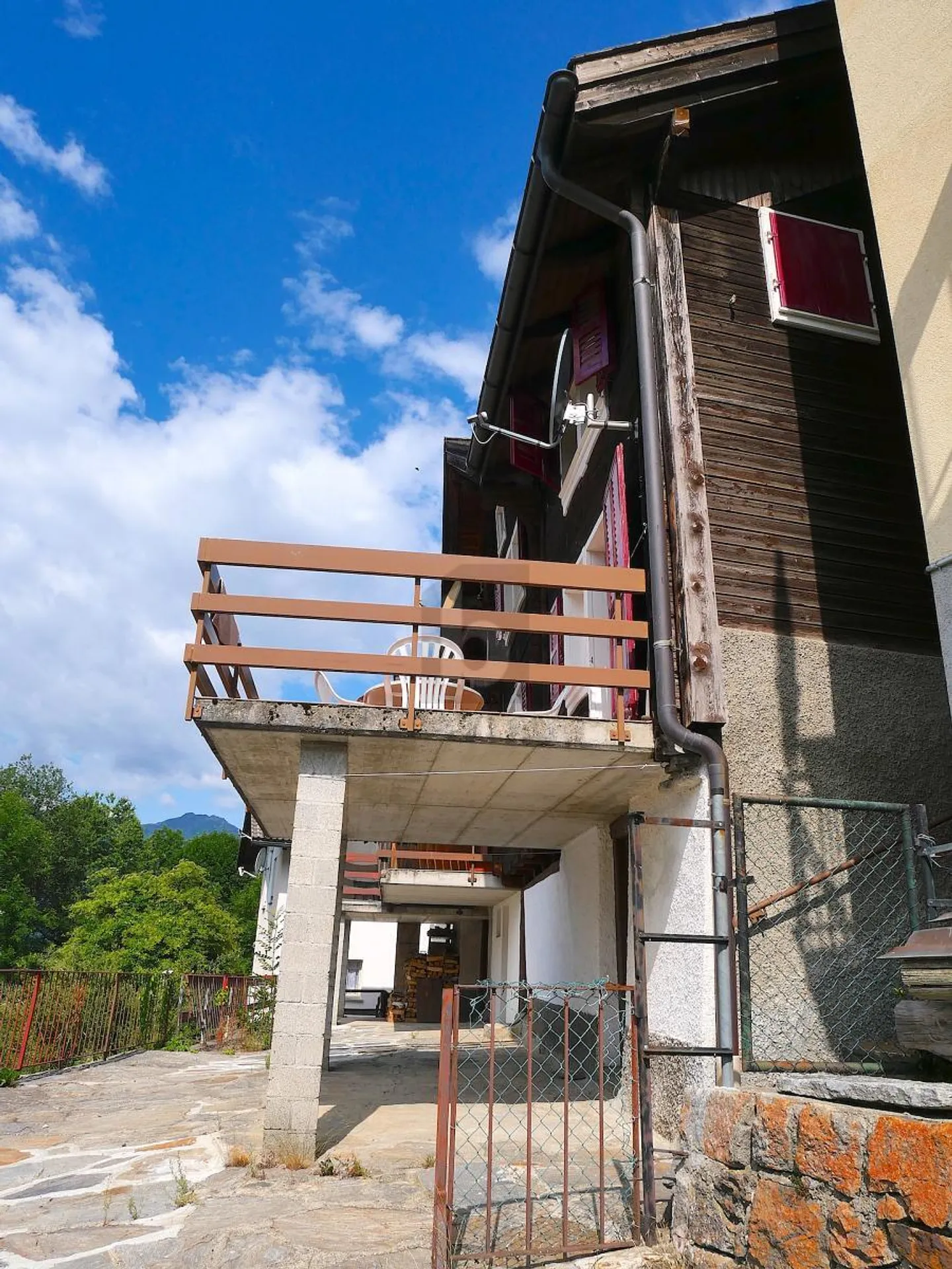 Beautiful house with terrace and open view - Photo 3 of 6