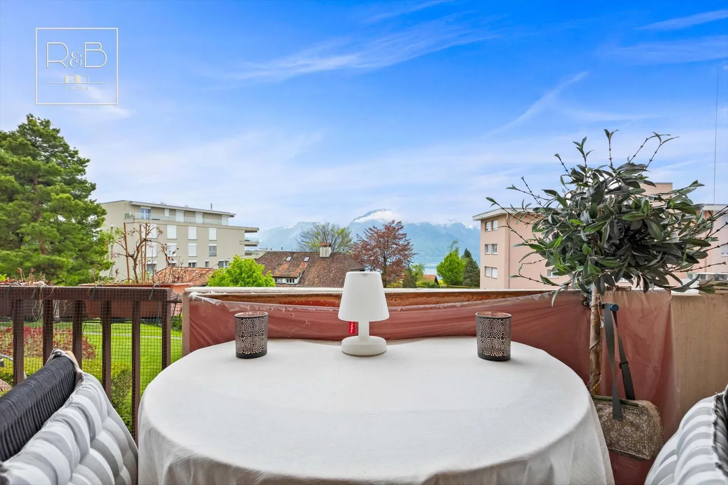 Appartamento di 3,5 locali con bella vista sul lago e sulle montagne - Foto 2 di 9