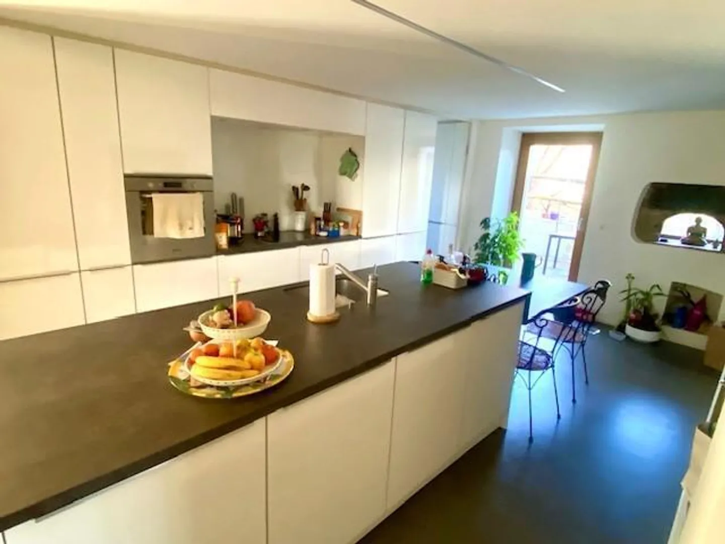 Magnificent 4.5-room apartment in a village house, garden access - Photo 7 of 12